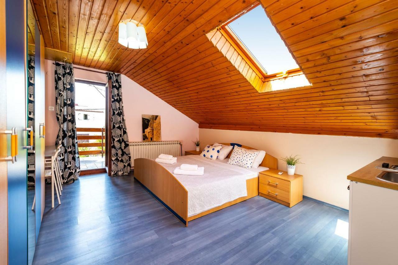 Vacation House Anna Karlobag Kültér fotó