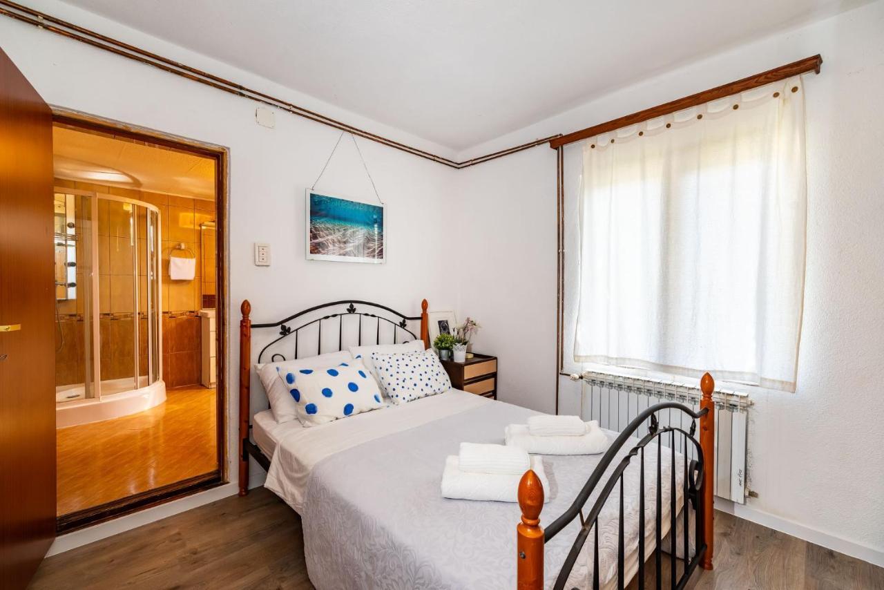 Vacation House Anna Karlobag Kültér fotó